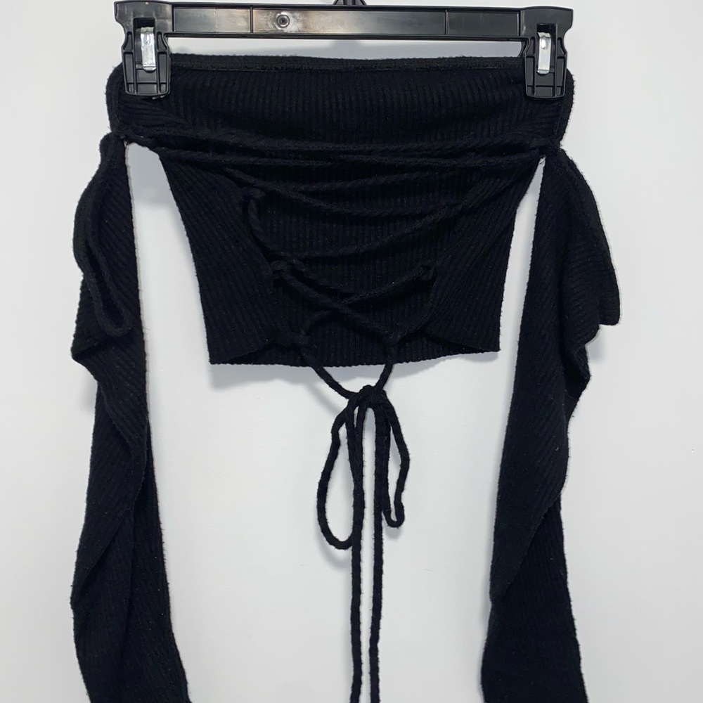 Black long sleeve crop top